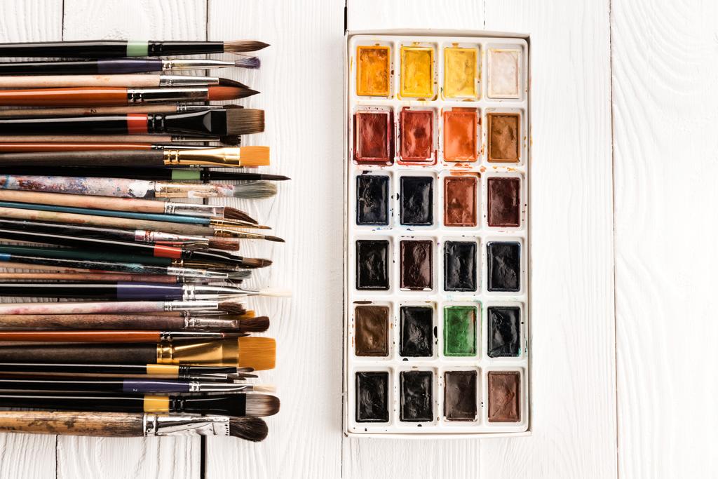 Various paintbrushes and paints - Photo, Image