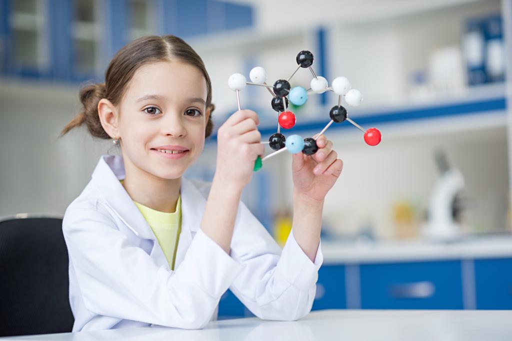 Mały naukowiec dziewczyna - Zdjęcie, obraz
