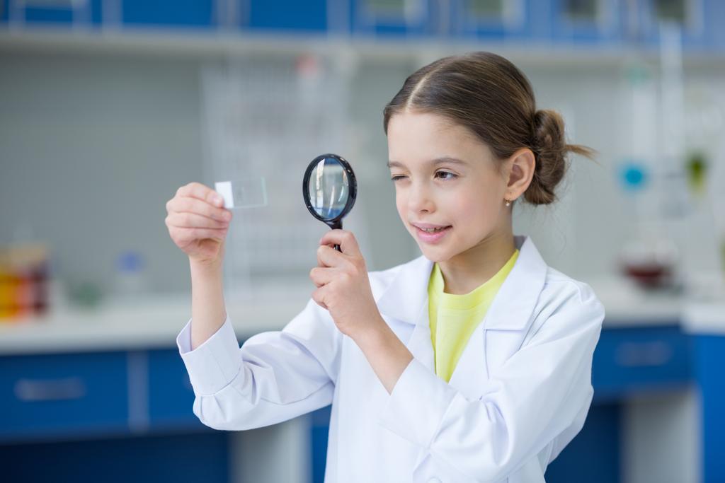 Μικρό κορίτσι επιστήμονας  - Φωτογραφία, εικόνα