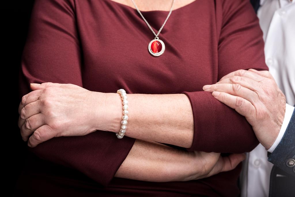 Senior vrouw met sieraden - Foto, afbeelding