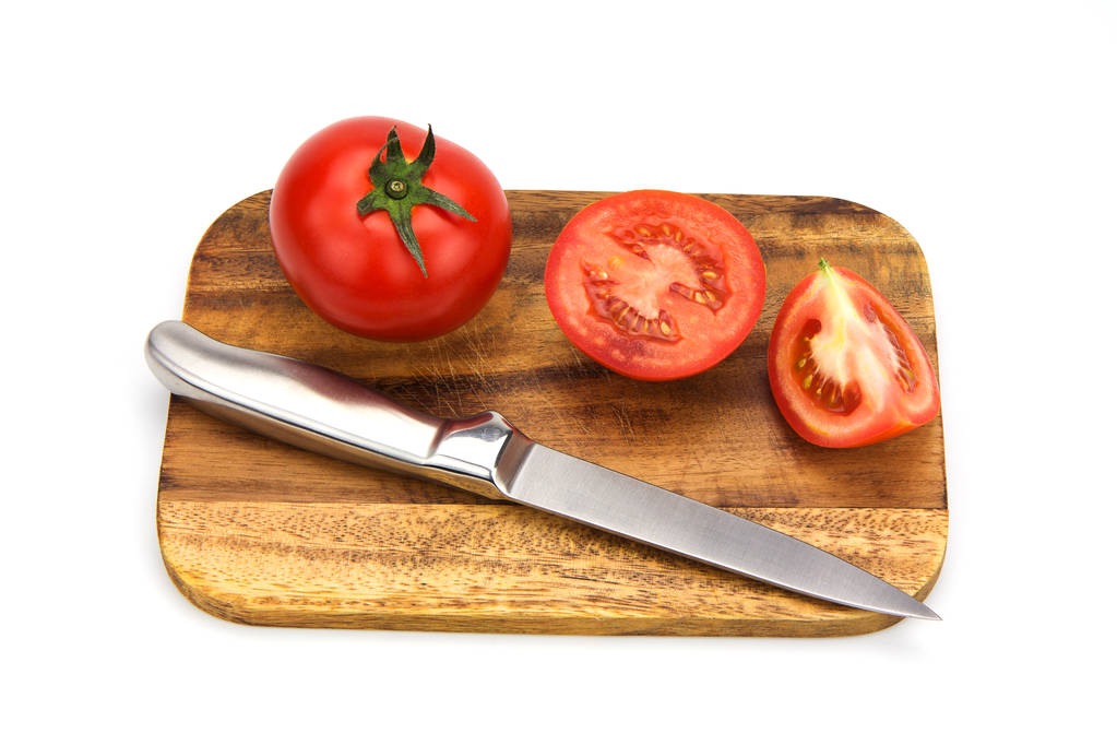 Closeup verse rijpe tomaten geïsoleerd op wit - Foto, afbeelding