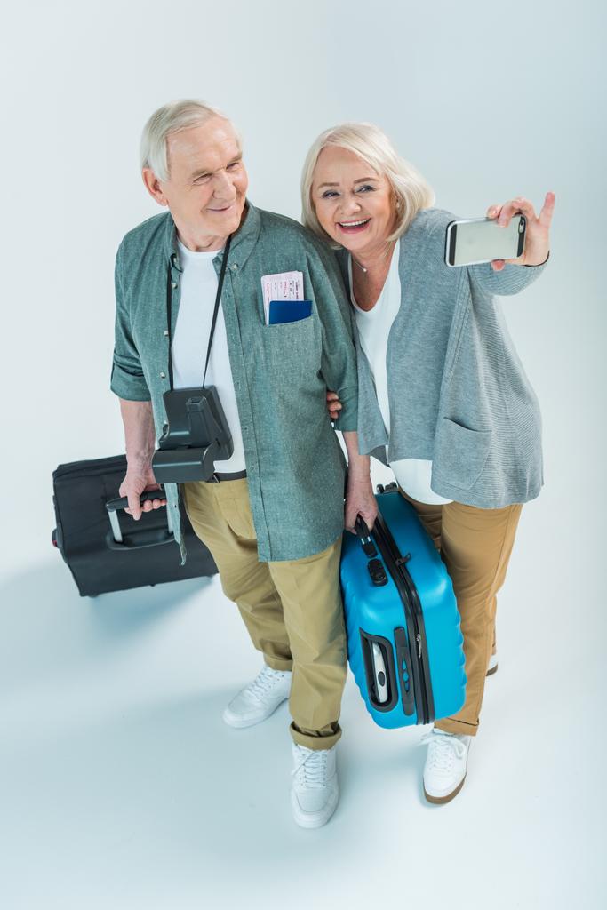 Ηλικιωμένο ζευγάρι κάνει selfie - Φωτογραφία, εικόνα