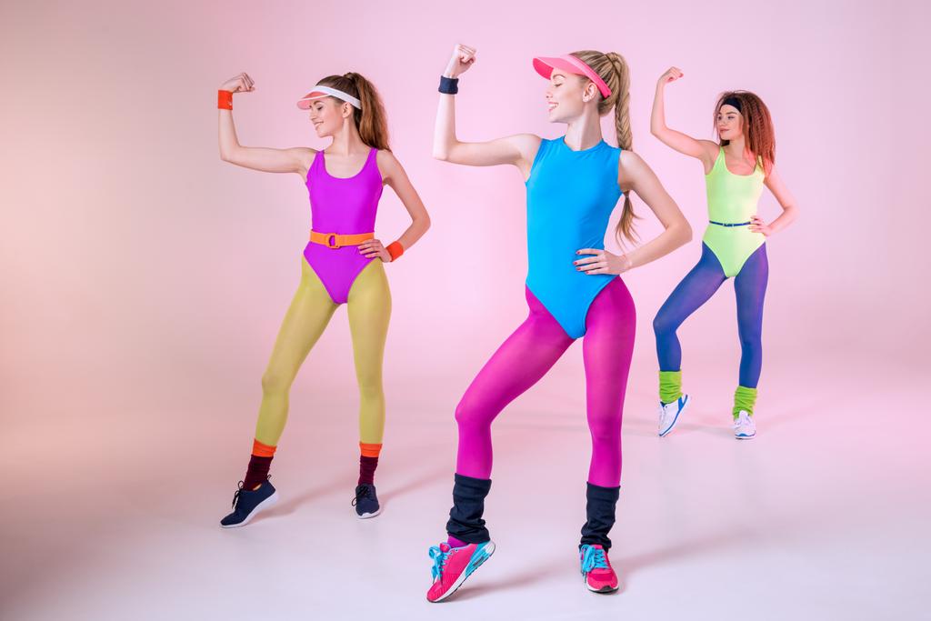 vrouwen in fitness kleding - Foto, afbeelding