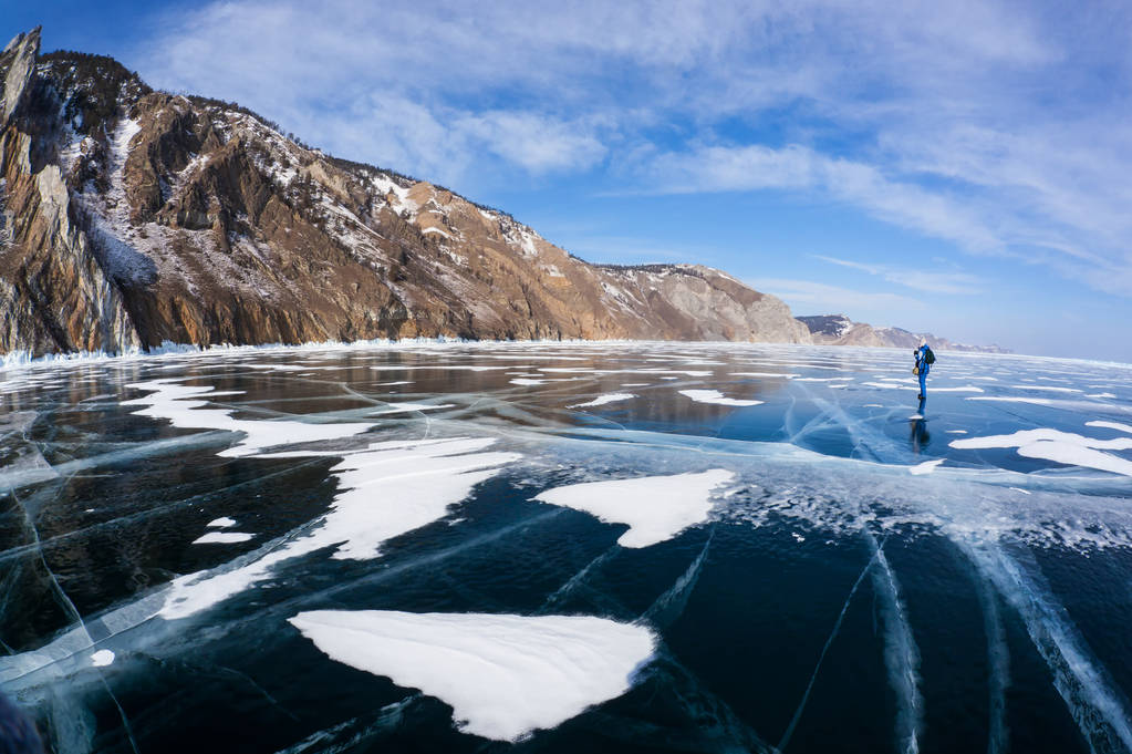 Piękne widoki na jezioro Bajkał zimy - Zdjęcie, obraz