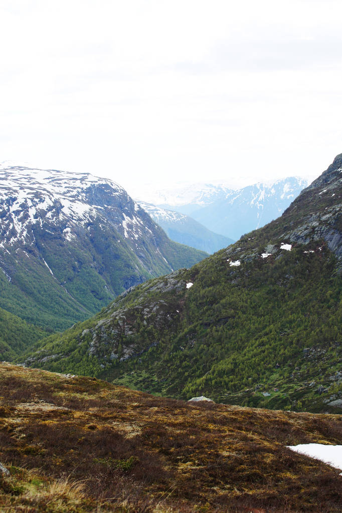 Norwegische Berge im Frühling - Foto, Bild