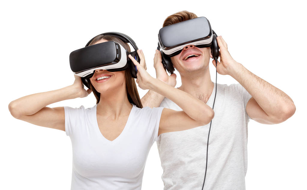 Férfi és nő a virtuális valóság szemüveg - Fotó, kép