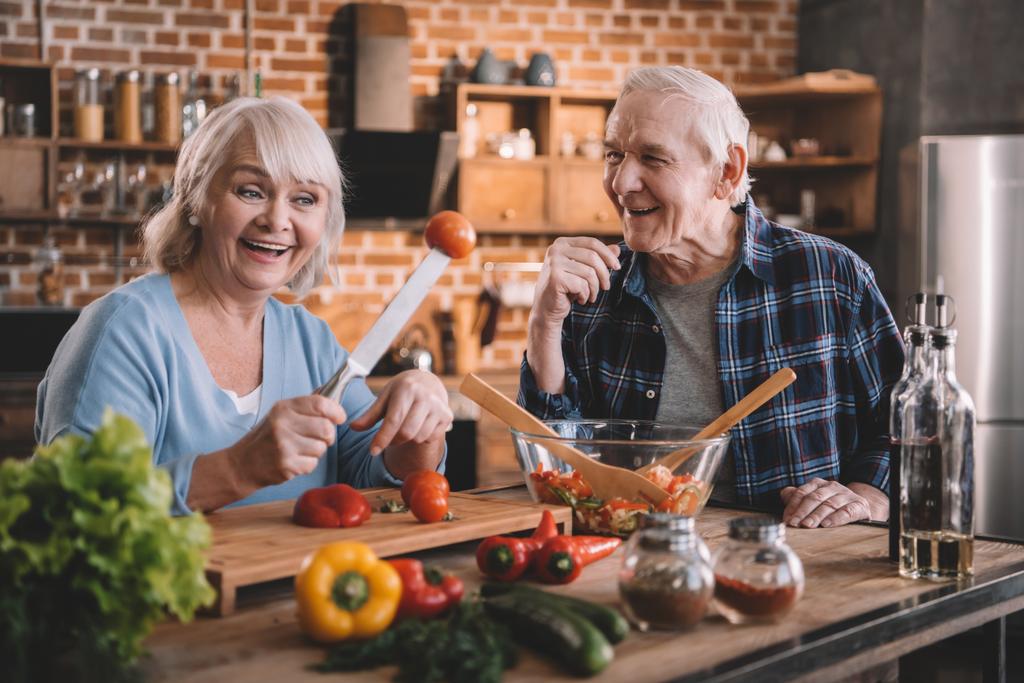 coppia anziana in cucina - Foto, immagini