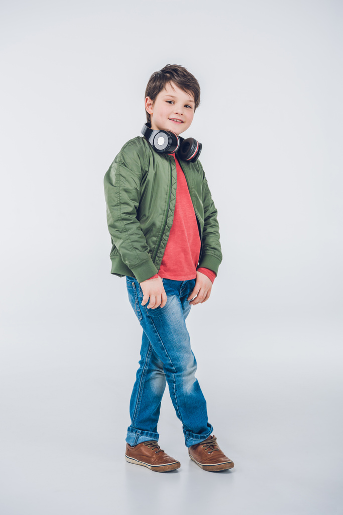 kisfiú fejhallgató - Fotó, kép