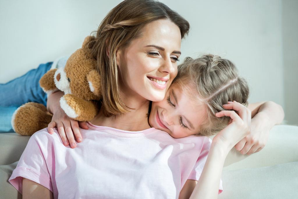 щаслива мати і дочка
  - Фото, зображення