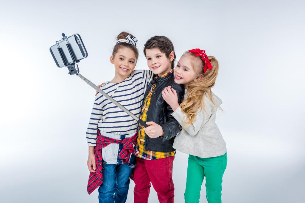 enfants faisant selfie
 - Photo, image