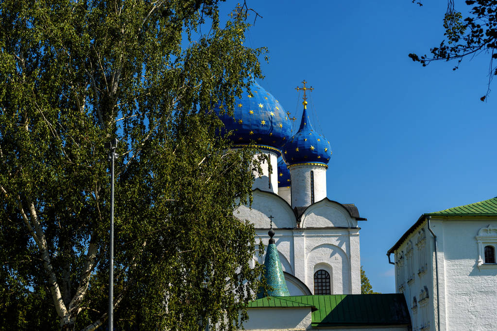Antiga igreja ortodoxa em Suzdal
 - Foto, Imagem