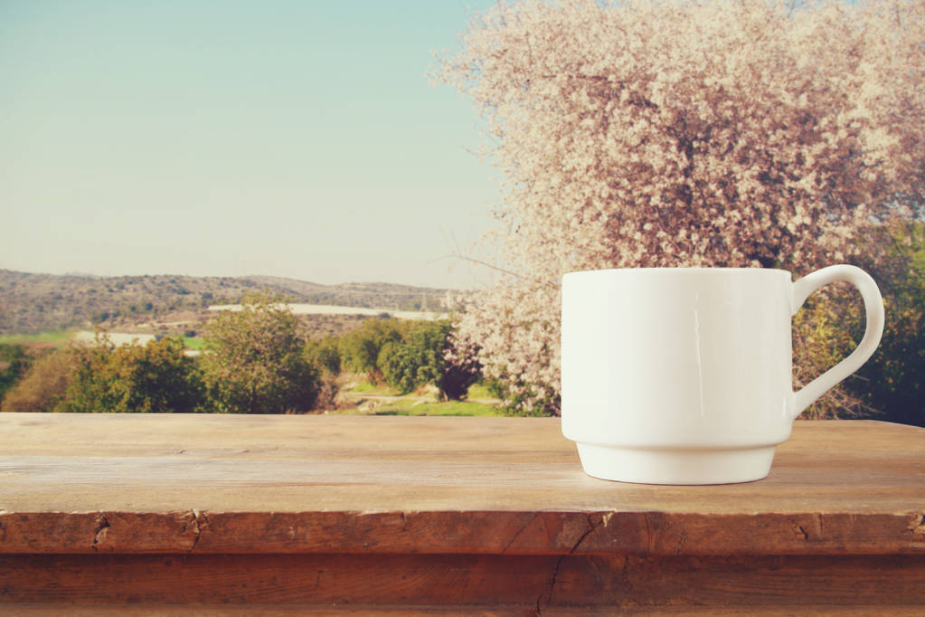 Чашка кофе деревянный стол
 - Фото, изображение