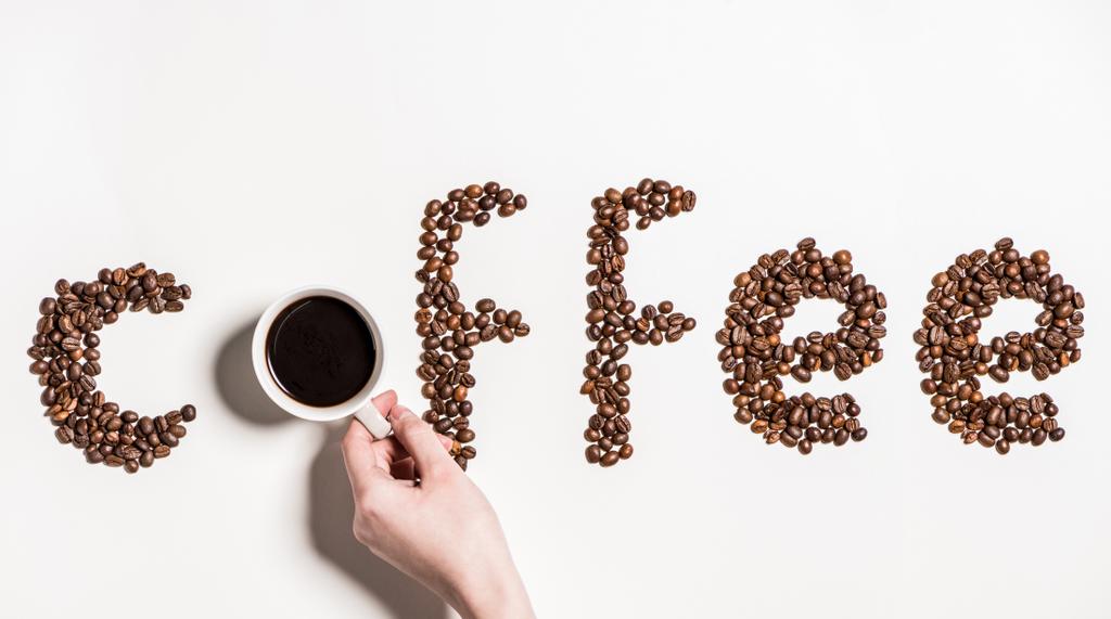 Λέξη καφέ από κόκκους καφέ  - Φωτογραφία, εικόνα