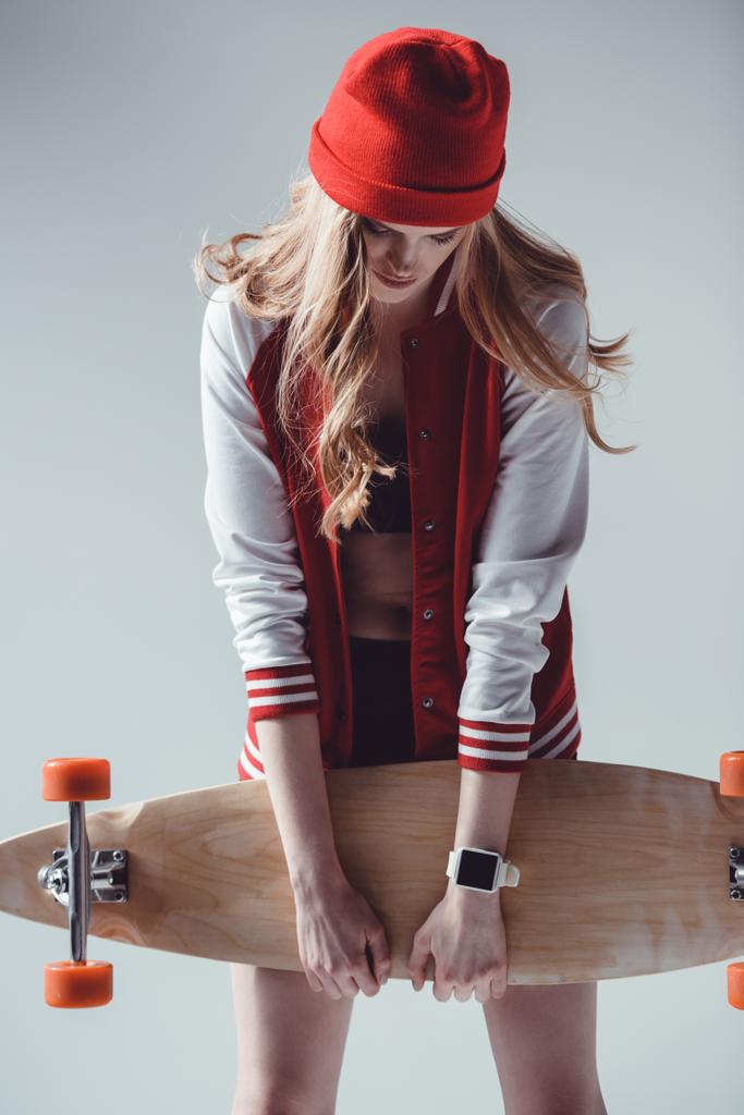 Longboard hipster kadınla - Fotoğraf, Görsel