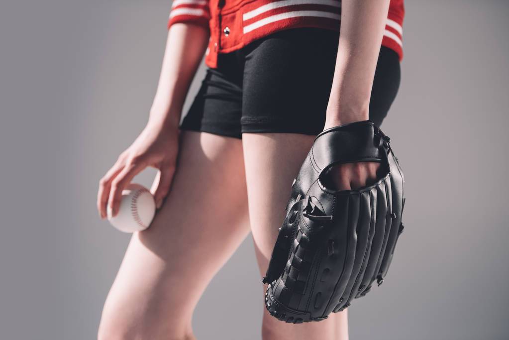vrouw spelen honkbal  - Foto, afbeelding