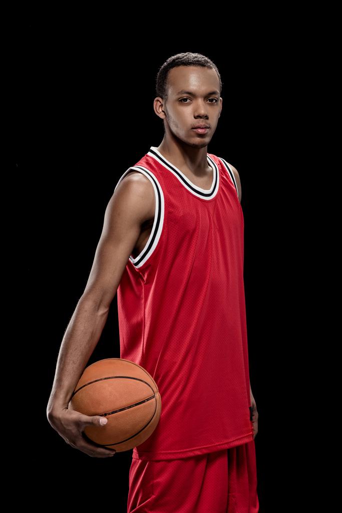 Basketballspieler mit Ball  - Foto, Bild