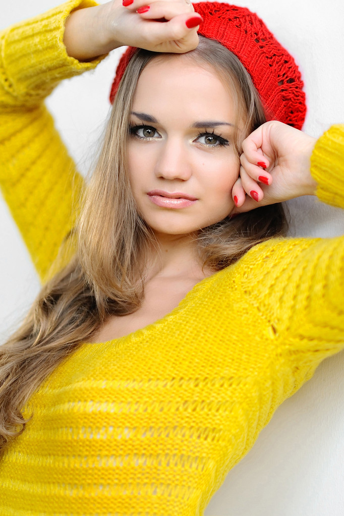Porträt eines schönen Mädchens in Herbstkleidung - Foto, Bild