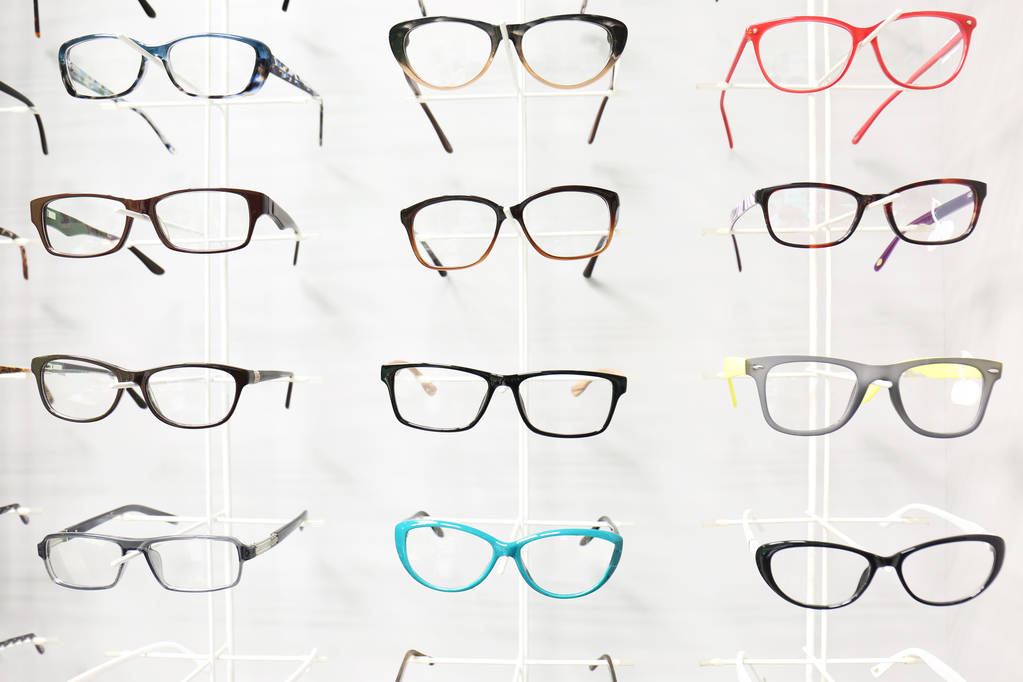 szemészeti üzletben szemüveg - Fotó, kép