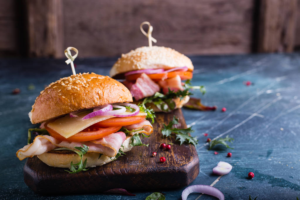 Burger with bacon, arugula, tomatoes and cheese - Photo, Image