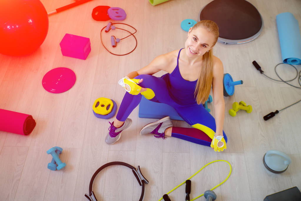 Chica con accesorios de fitness
 - Foto, imagen