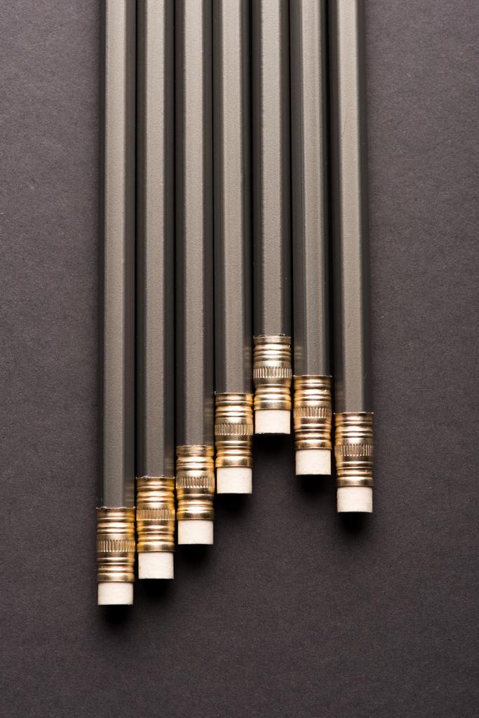 Nuevos lápices de plomo
  - Foto, Imagen