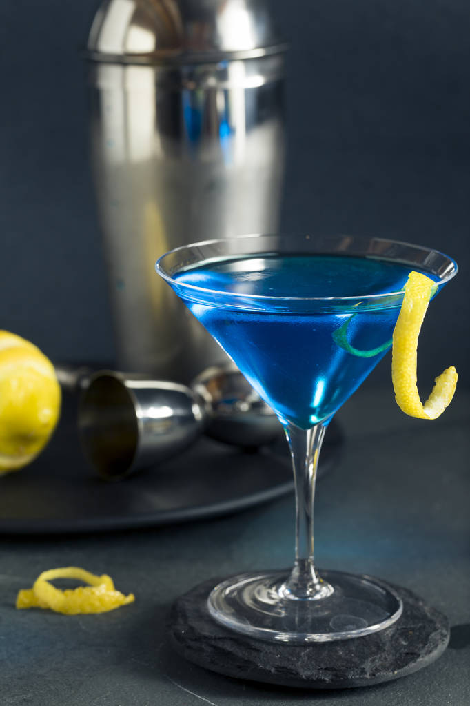 Frissítő kék Martini koktél - Fotó, kép