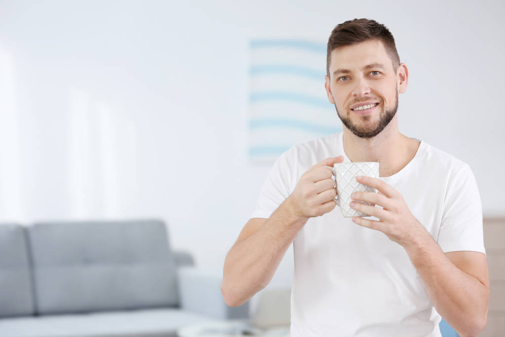 コーヒーを飲む男 - 写真・画像