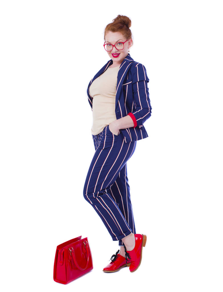 stilvolle Dame mittleren Alters im eindrucksvollen karierten Anzug  - Foto, Bild