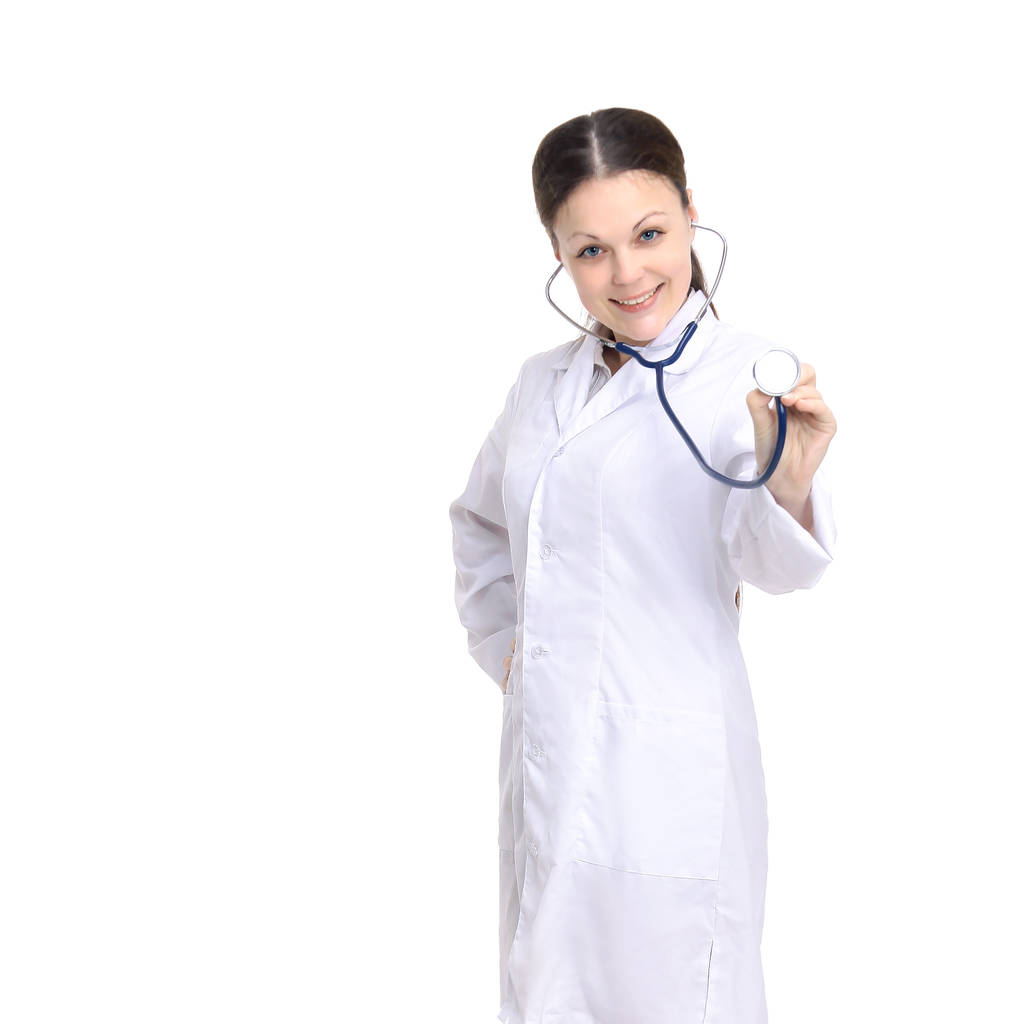 Όμορφος νεαρός γιατρός με το στηθοσκόπιο σε απομονωμένες άσπρο φόντο - Φωτογραφία, εικόνα