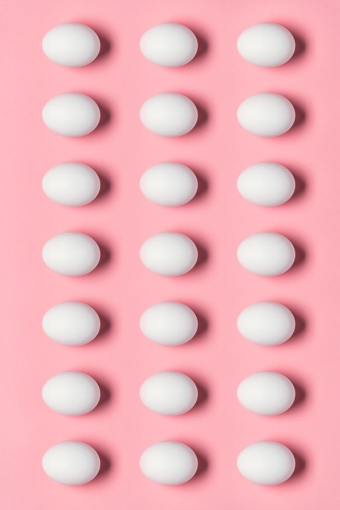 Ряди білих яєць
 - Фото, зображення
