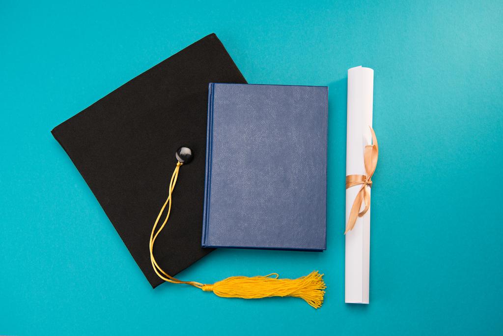 Graduação argamassa e diploma
  - Foto, Imagem