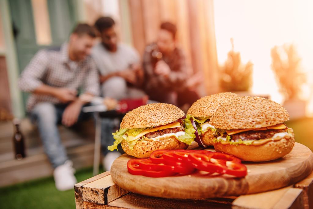 Свіжі домашнє гамбургери
  - Фото, зображення
