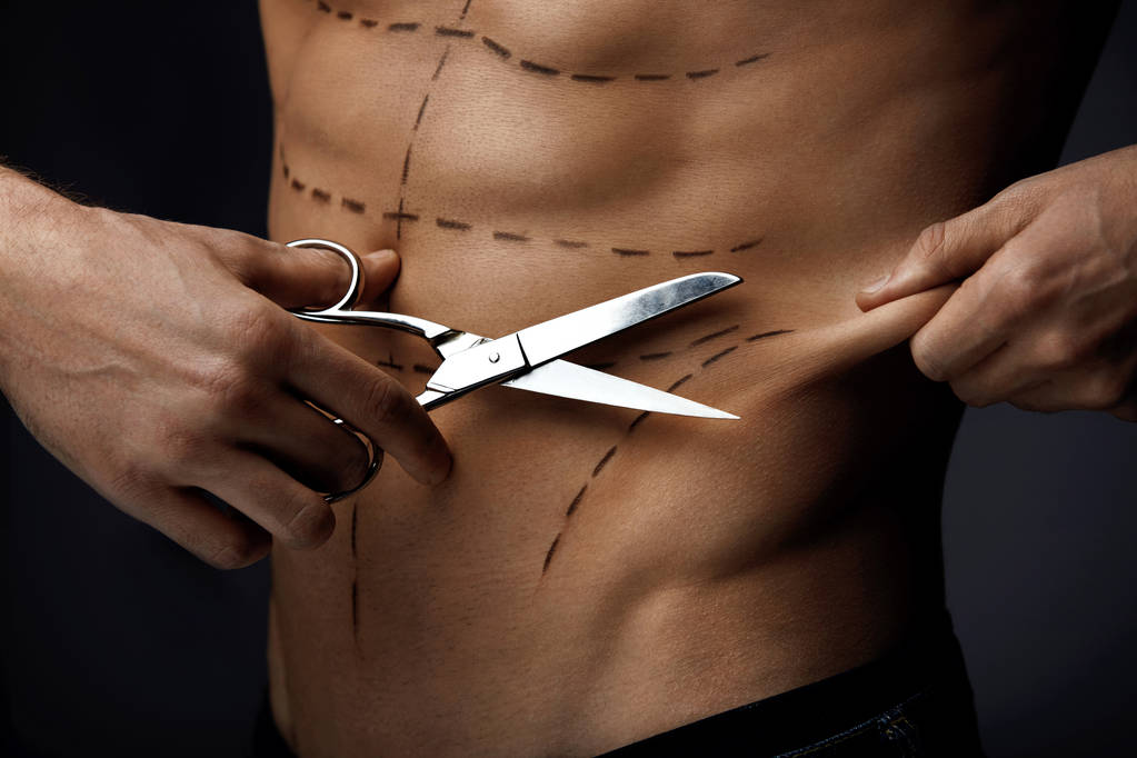 sexy heißen männlichen Körper mit chirurgischen Linien und Schere in der Hand - Foto, Bild