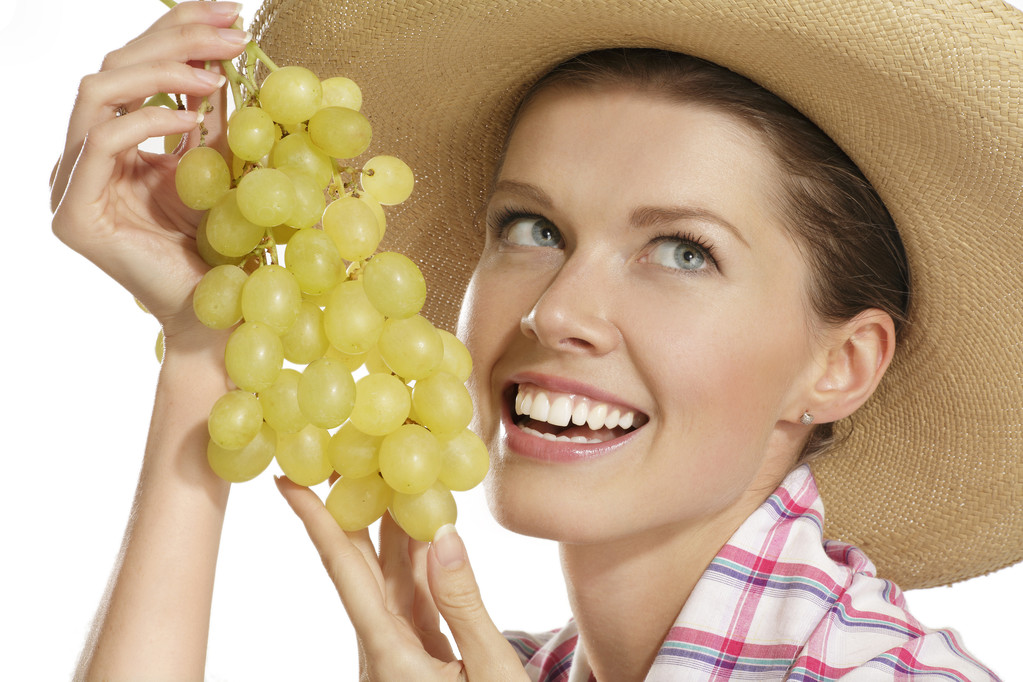 young woman showing a bunch of grapes - Photo, Image