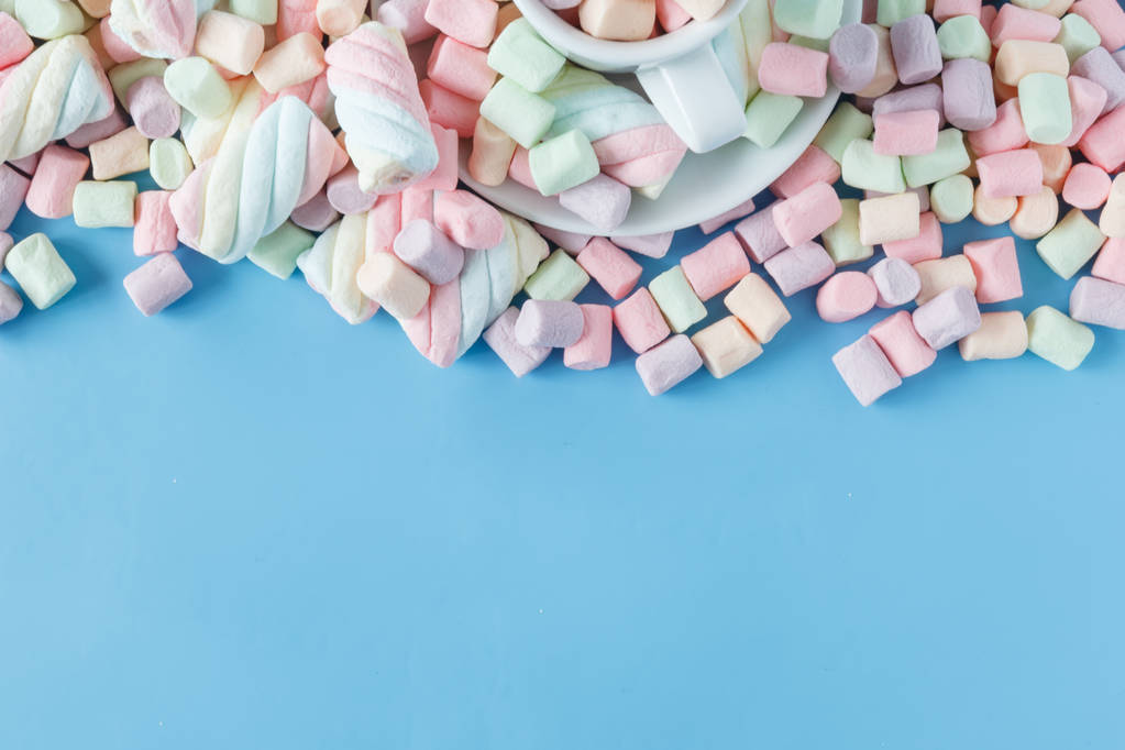 De zoete marshmallows Candy op blauw - Foto, afbeelding