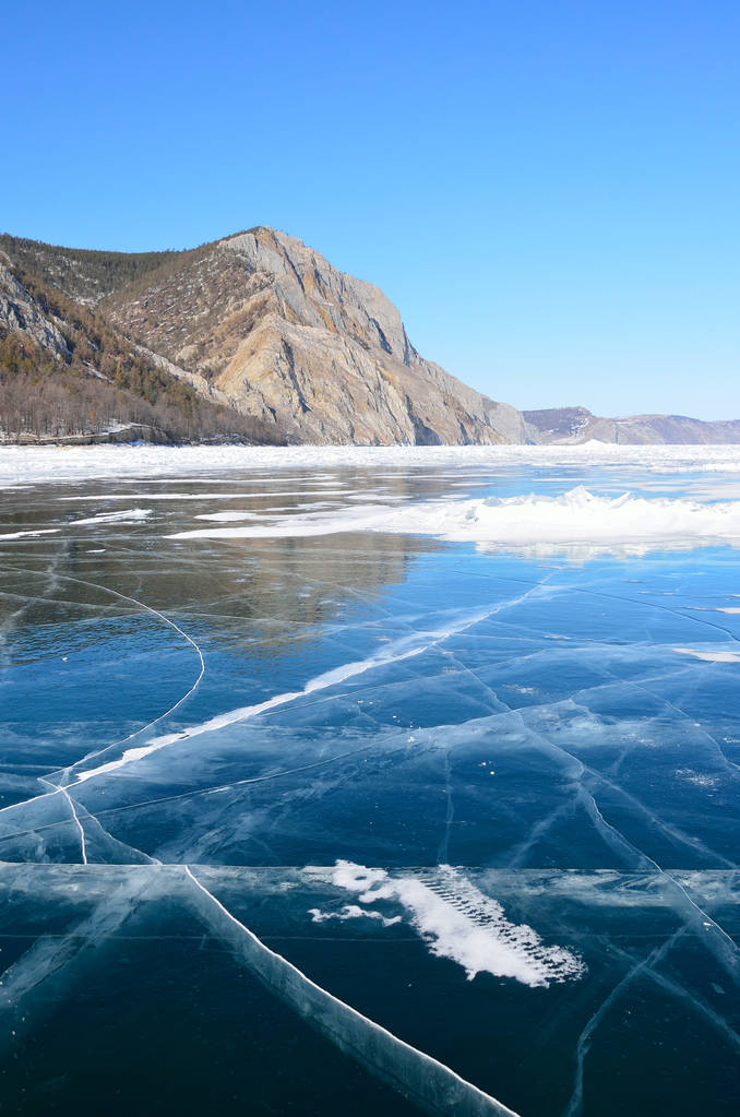Зніміть Байкал льоду в березні поблизу села Uzury на острові Olkhon - Фото, зображення