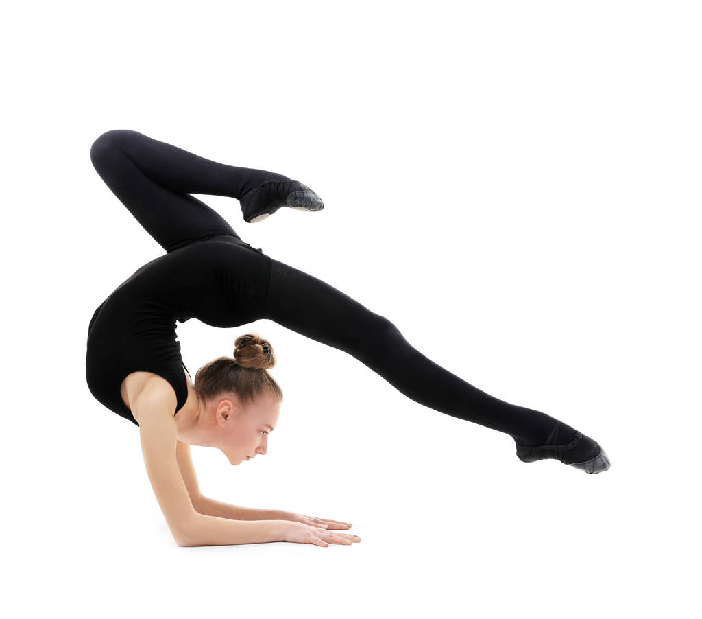 Genç kız beyaz arka plan üzerinde jimnastik yapıyor - Fotoğraf, Görsel