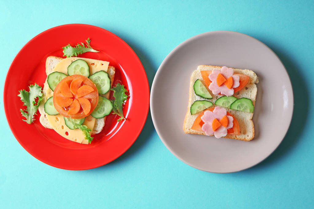 Platos con sándwiches creativos
 - Foto, imagen