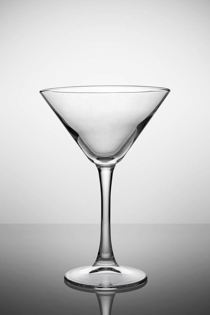 Ποτήρι άδειο μαρτίνι κοκτέιλ - Φωτογραφία, εικόνα