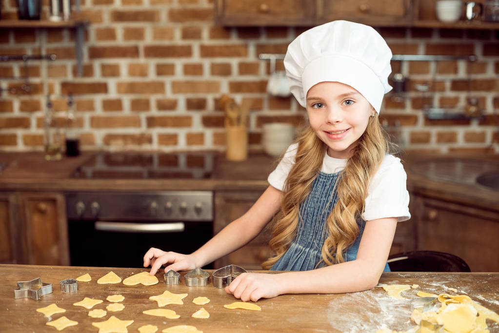 dívka při tvaru cookies - Fotografie, Obrázek