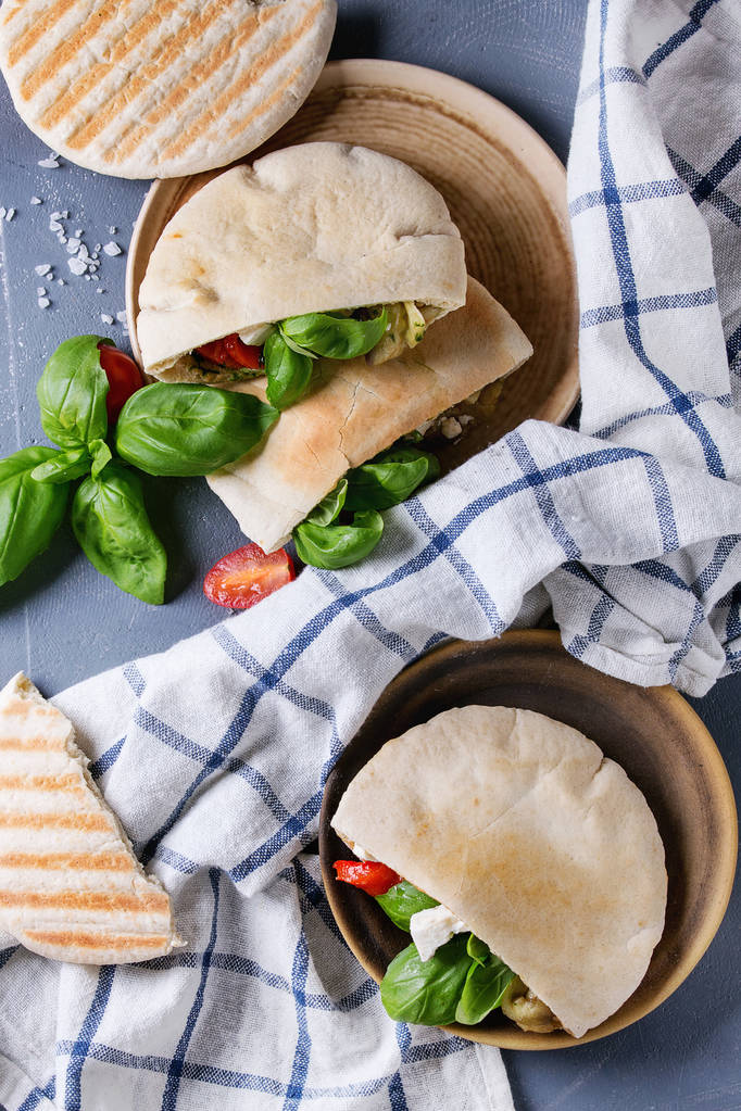 Panini al pane pita con verdure
 - Foto, immagini