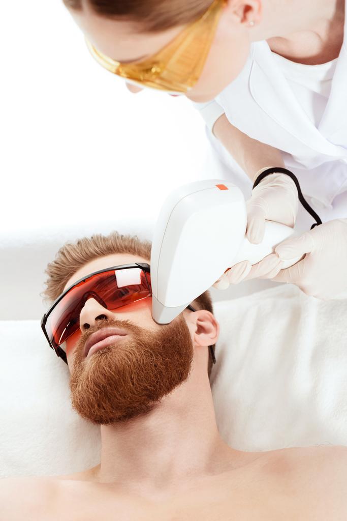 homem recebendo cuidados com a pele a laser
 - Foto, Imagem
