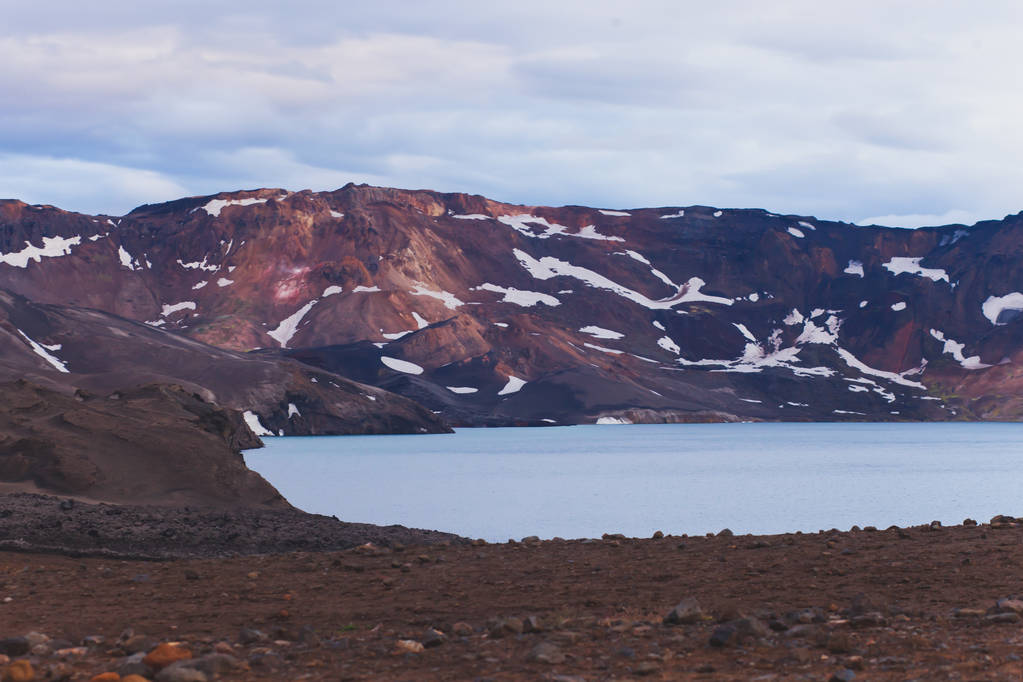 Vista del volcán gigante de hielo Askja con dos lagos de cráter, Islandia
 - Foto, Imagen