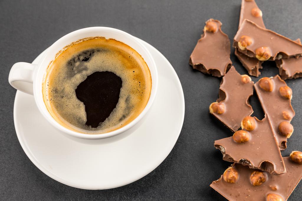 espressokahvi suklaan kanssa
 - Valokuva, kuva