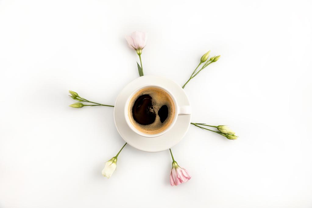 šálek kávy a květin  - Fotografie, Obrázek