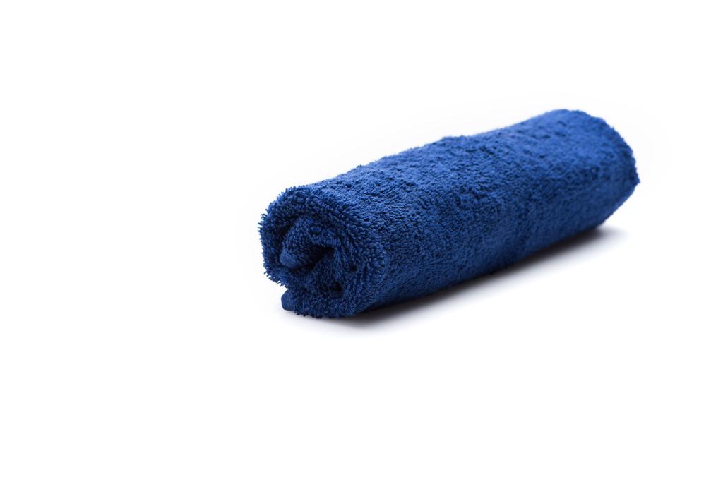 niebieski ręcznik na białym tle - Zdjęcie, obraz