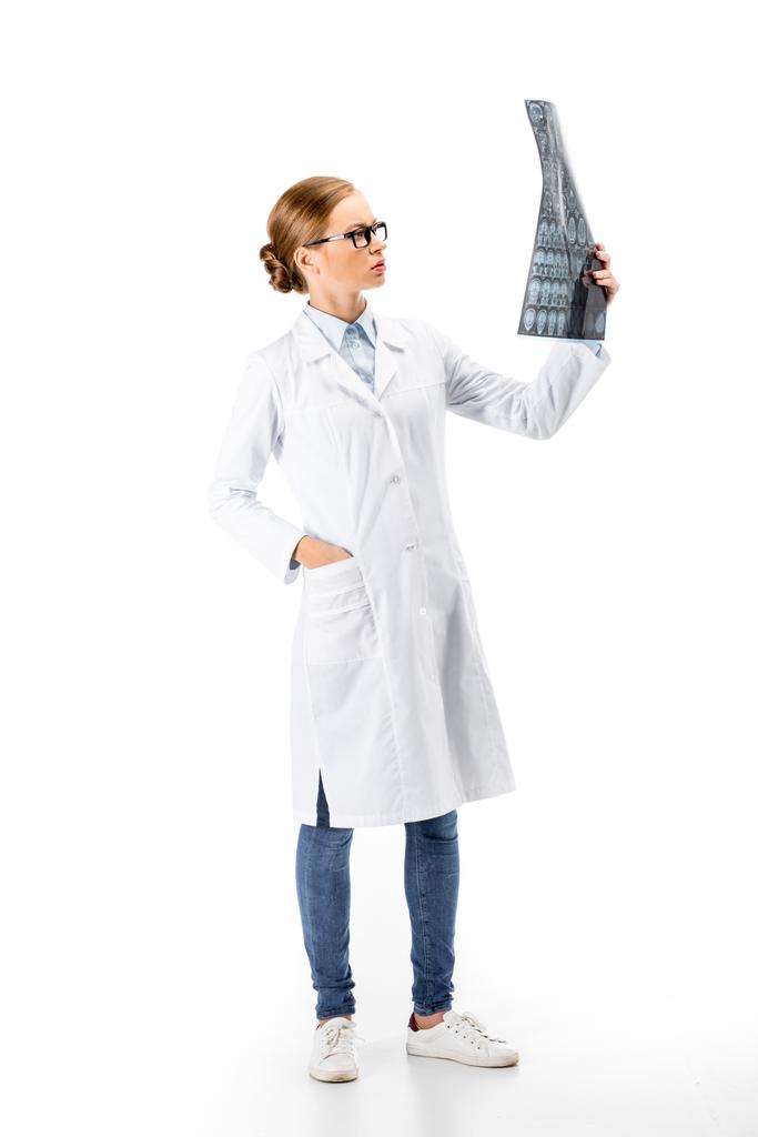 Doktor drží rentgen - Fotografie, Obrázek
