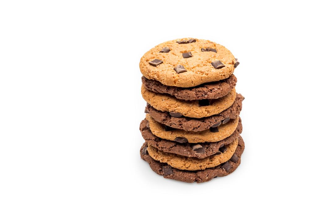 自家製のチョコレート クッキーを白で隔離のクローズ アップ表示 ロイヤリティフリー写真 画像素材