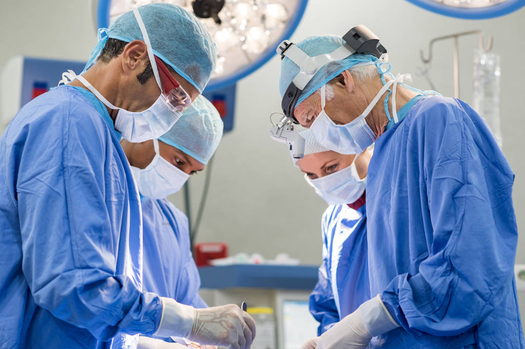 Squadra di chirurghi operativi
 - Foto, immagini