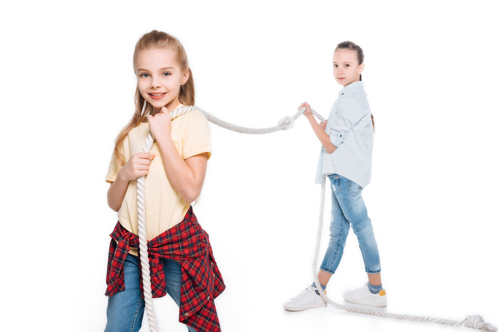 Lányok játék kötélhúzás - Fotó, kép